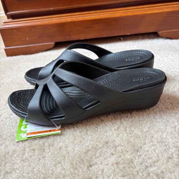 Crocs Sanrah Strappy Wedge Sandals Black Women's Size 7 Comfort Slip On NWT - Picture 3 of 11